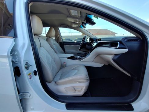 Used 2018 Toyota Camry XLE image 43