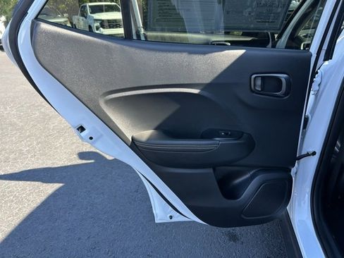 Used 2022 Hyundai Venue Limited image 13