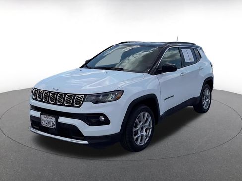 Used 2025 Jeep Compass Limited AWD/4WD image 7
