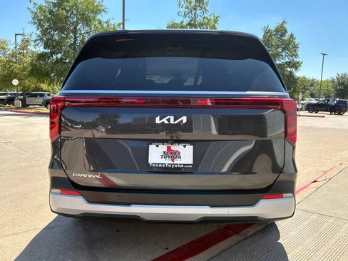 Used 2026 Kia Carnival FWD image 7