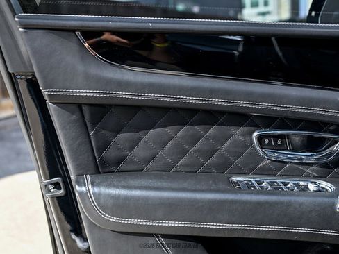 Used 2018 Bentley Bentayga image 35