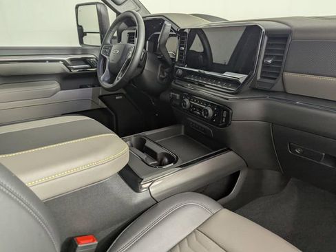 Used 2025 Chevrolet Silverado 2500 ZR2 w/ Technology Package AWD/4WD image 24