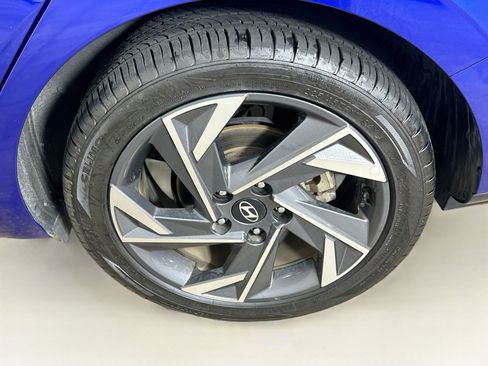 Used 2025 Hyundai Elantra SEL FWD image 11