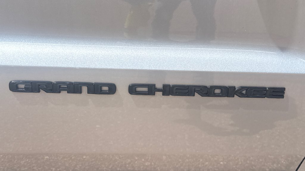 Used 2019 Jeep Grand Cherokee Altitude AWD/4WD image 19