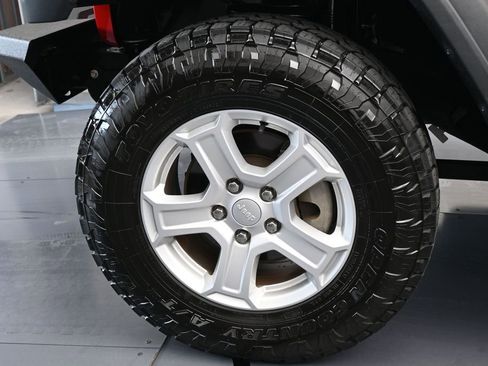 Used 2019 Jeep Wrangler Sport AWD/4WD image 30