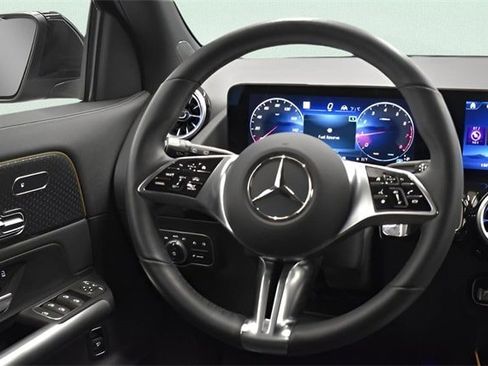 Used 2025 Mercedes-Benz GLA 250 4MATIC w/ Driver Assistance Package image 28