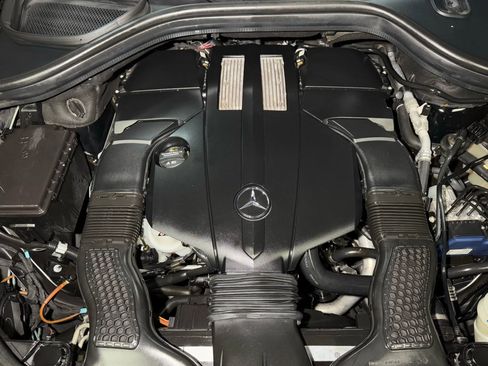 Used 2016 Mercedes-Benz GL 450 4MATIC w/ Premium I Package image 48