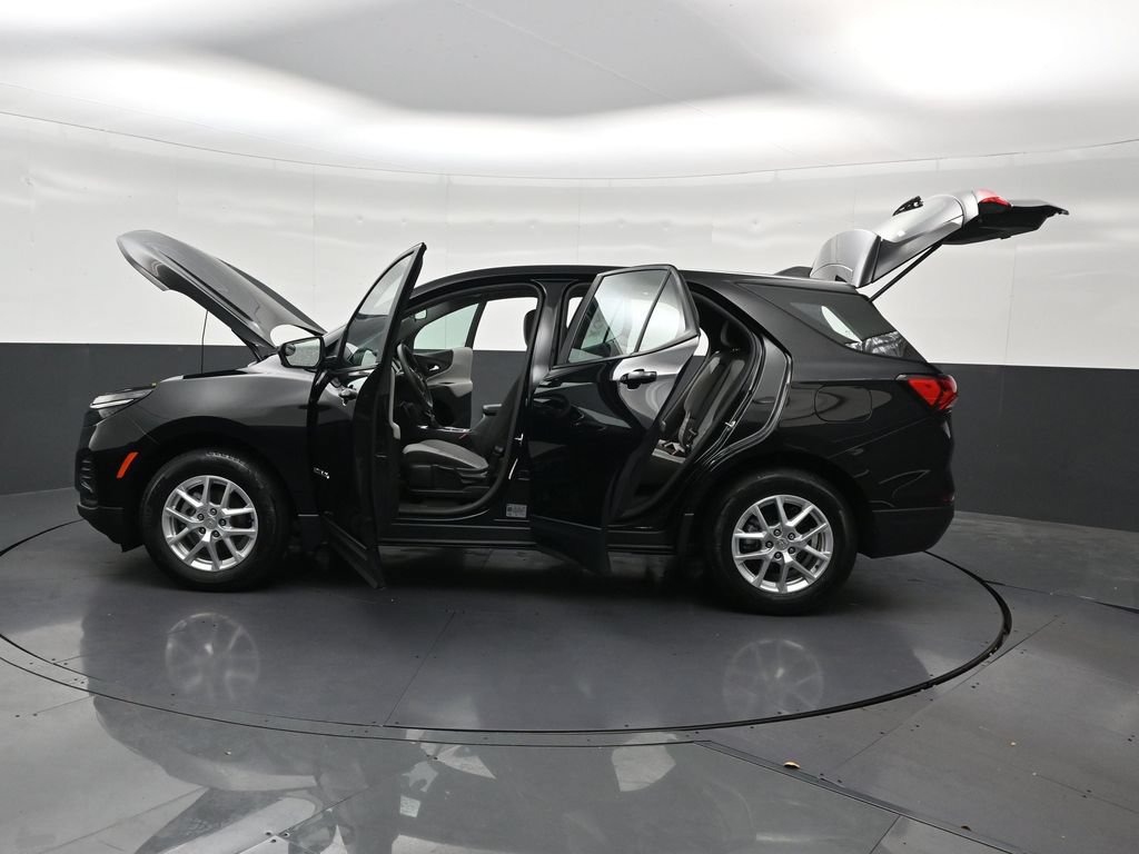 Used 2024 Chevrolet Equinox LS FWD image 34