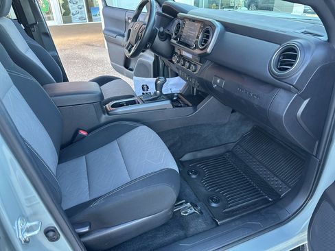 Used 2023 Toyota Tacoma TRD Off-Road image 17
