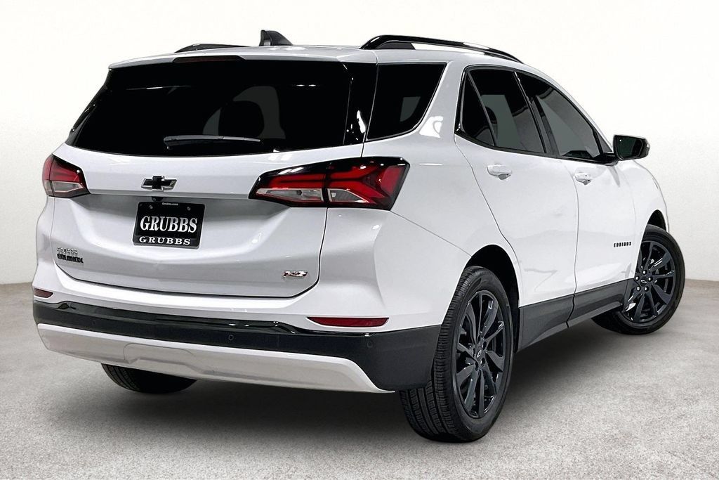 Used 2022 Chevrolet Equinox RS w/ RS Leather Package FWD image 2