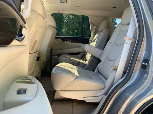 Used 2018 Cadillac Escalade Luxury AWD/4WD image 18