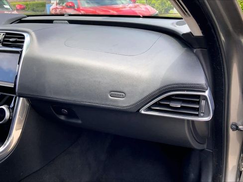 Used 2020 Jaguar XE S RWD image 18