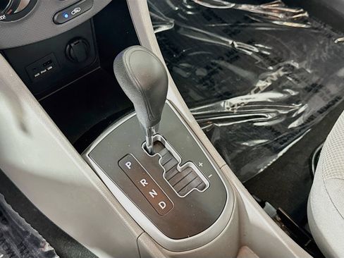 Used 2013 Hyundai Accent GLS FWD image 15