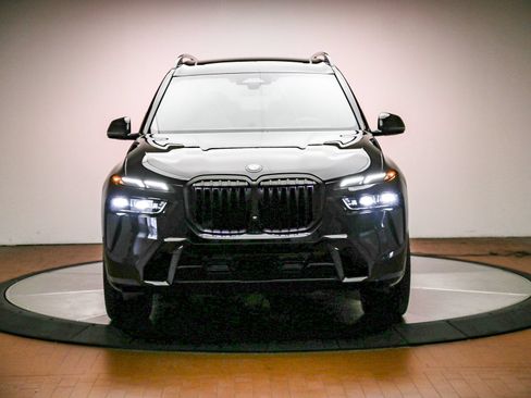 Certified 2025 BMW X7 xDrive40i w/ M Sport Package AWD/4WD image 7