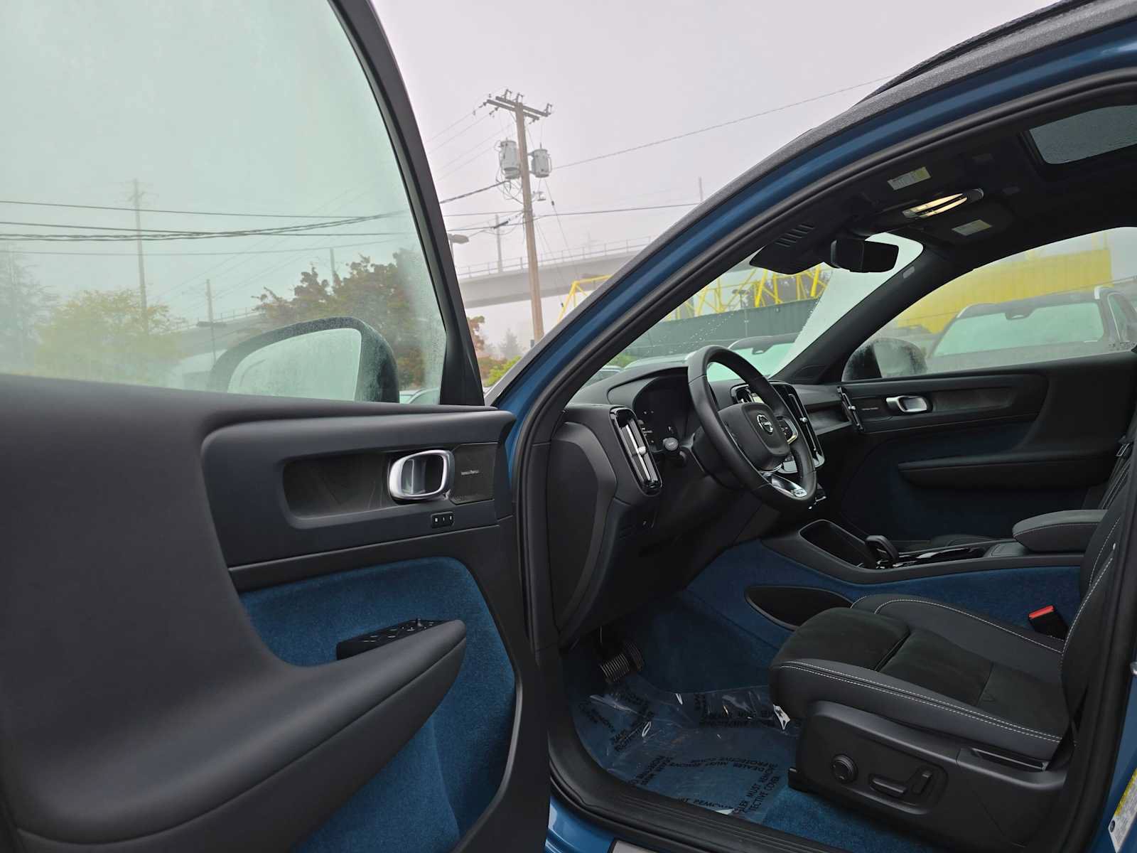 Certified 2023 Volvo XC40 Recharge Ultimate w/ Protection Package Premier AWD/4WD image 21
