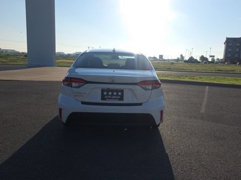 Used 2024 Toyota Corolla LE FWD image 7
