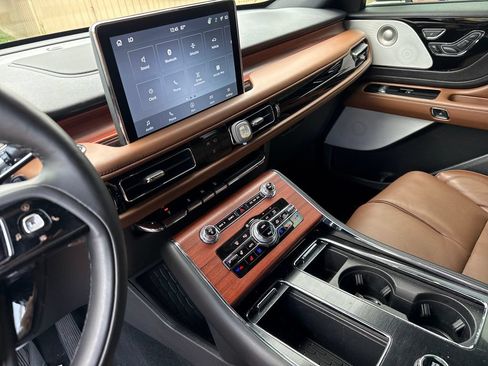 Certified 2023 Lincoln Aviator Reserve w/ Equipment Group 201A AWD/4WD image 17