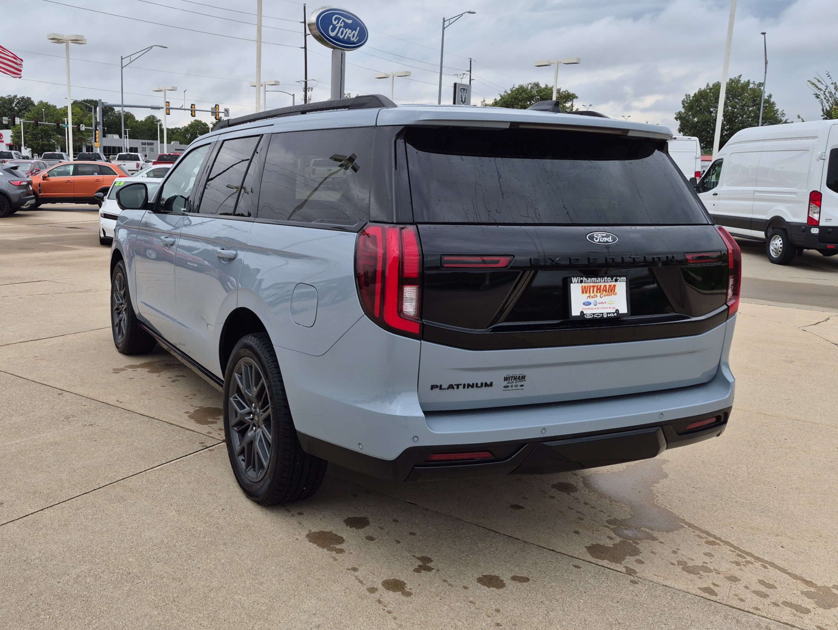 Used 2025 Ford Expedition Platinum w/ Stealth Performance Package AWD/4WD image 8