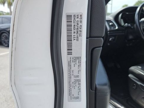 Used 2022 Jeep Grand Cherokee Limited w/ Tech Group AWD/4WD image 7