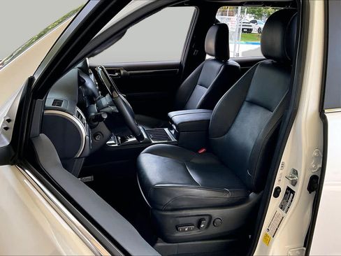 Used 2023 Lexus GX 460 Luxury w/ Accessory Package AWD/4WD image 7