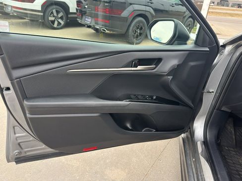 Used 2025 Toyota Camry SE image 10