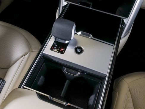 Used 2025 Land Rover Range Rover Long Wheelbase Autobiography AWD/4WD image 12