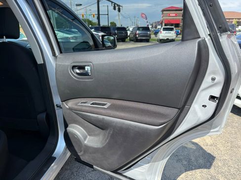 Used 2013 Nissan Rogue SV image 18