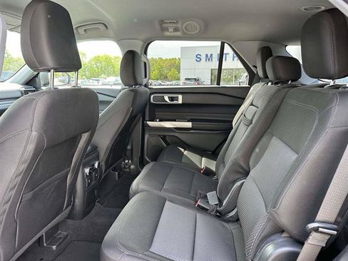 Used 2023 Ford Explorer XLT AWD/4WD image 30