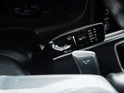 Used 2020 Porsche Panamera 4 AWD/4WD image 27