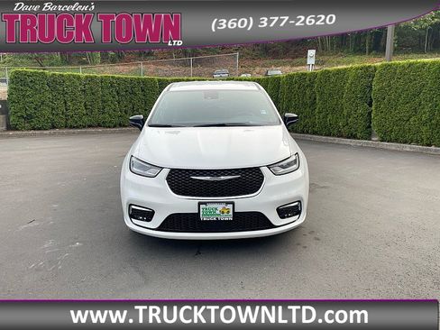 Used 2025 Chrysler Pacifica Select FWD image 8