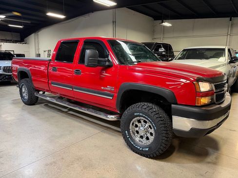 Used 2006 Chevrolet Silverado 2500 LT w/ Heavy-Duty Power Package AWD/4WD image 1