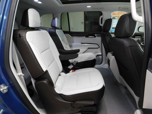 Used 2024 GMC Acadia Denali image 93