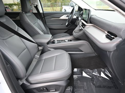 New 2026 Ford Explorer Active w/ Active Comfort Package RWD image 18