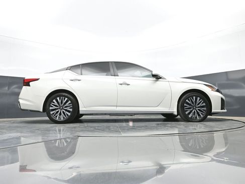 Used 2024 Nissan Altima 2.5 SV w/ SV Premium Package AWD/4WD image 41
