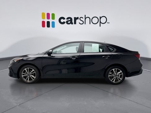 Used 2022 Kia Forte LXS w/ LXS Technology Package FWD image 2