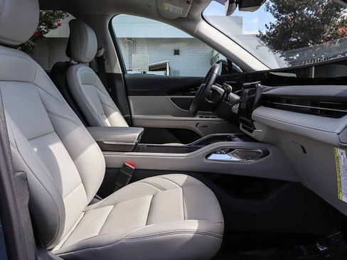 Used 2026 Lincoln Nautilus Premier w/ Equipment Group 102A AWD/4WD image 17