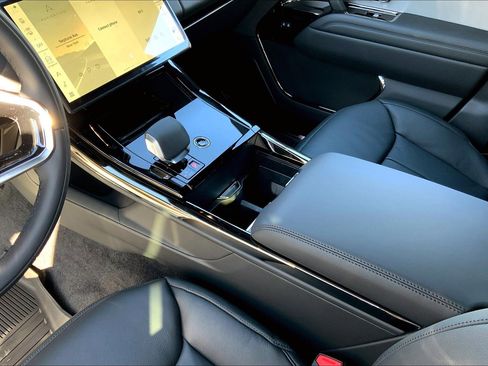 New 2025 Land Rover Range Rover Sport image 7