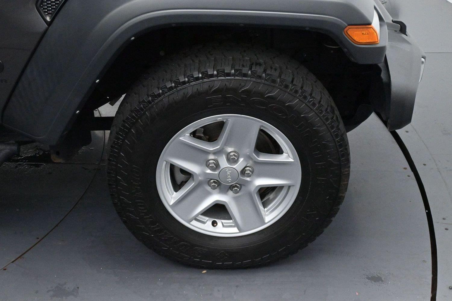 Used 2023 Jeep Gladiator Sport AWD/4WD image 30