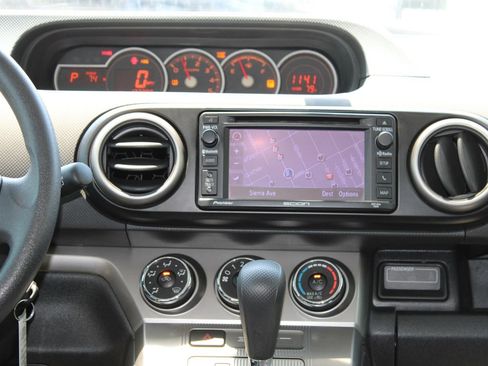 Used 2014 Scion xB FWD image 19