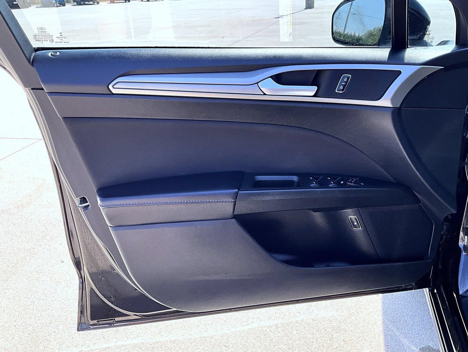 Used 2019 Ford Fusion SE FWD image 9