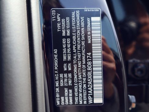 Certified 2024 Porsche Macan Turbo AWD/4WD image 27