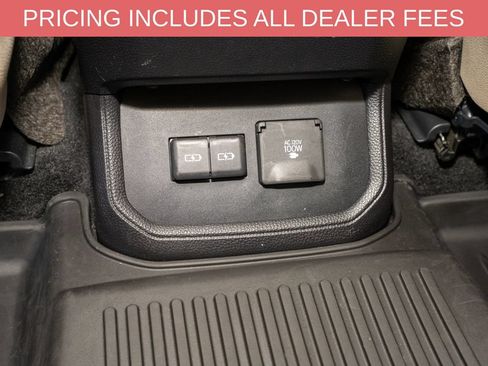 Used 2023 Toyota Highlander Limited FWD image 8