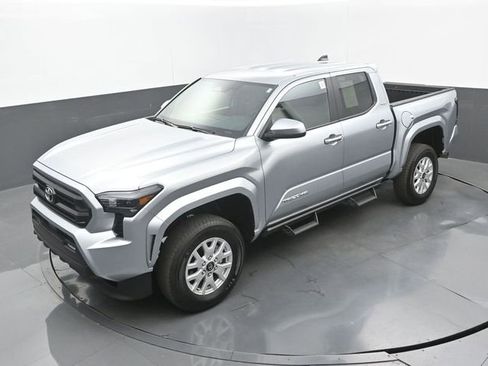 Used 2025 Toyota Tacoma SR5 RWD image 30