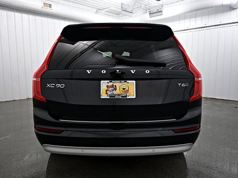 Used 2022 Volvo XC90 T6 Momentum w/ Climate Package image 23