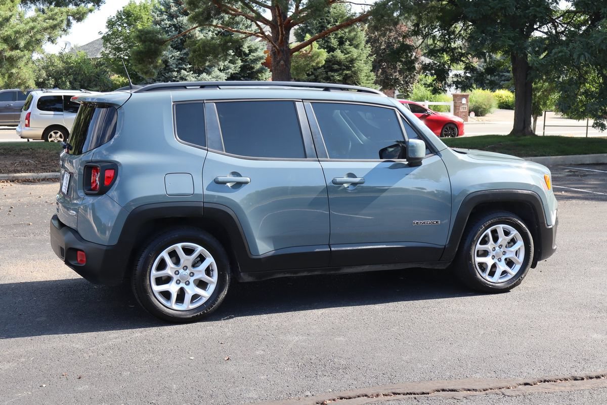 Used 2018 Jeep Renegade Latitude FWD image 4