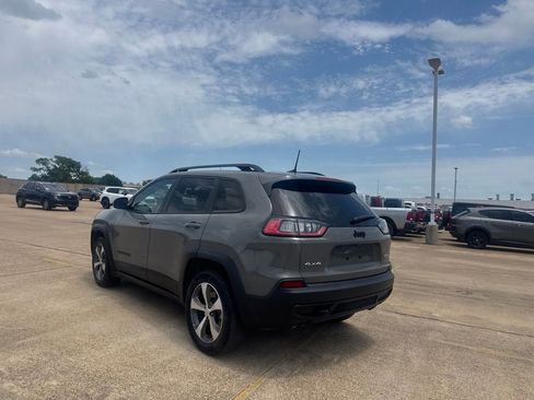 Used 2020 Jeep Cherokee Latitude w/ Quick Order Package 26F North AWD/4WD image 16