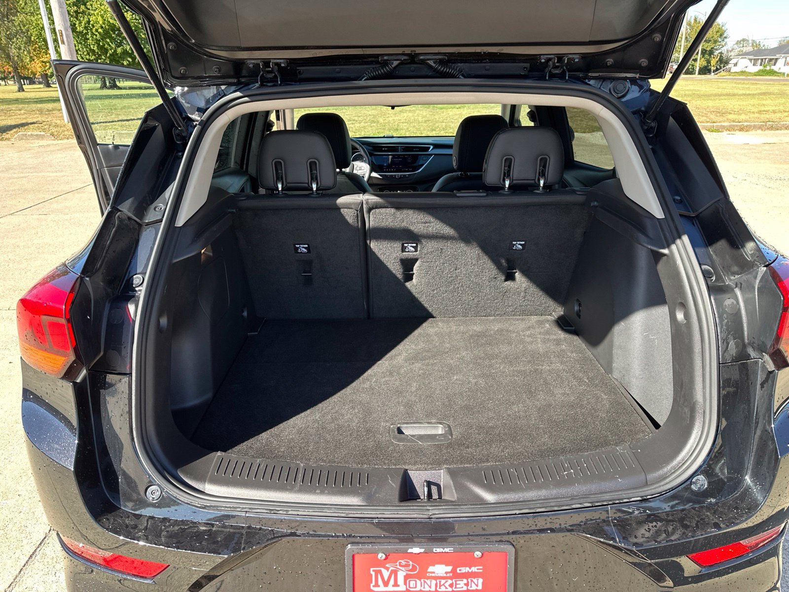 Used 2022 Buick Encore GX Select w/ Sport Touring Package FWD image 25
