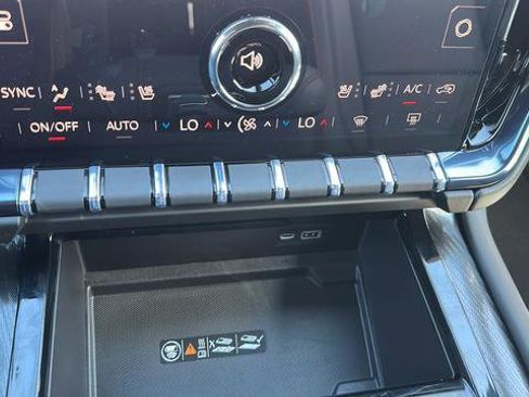 New 2026 GMC Yukon XL AT4 AWD/4WD image 16