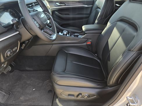 New 2025 Jeep Grand Cherokee Limited image 14