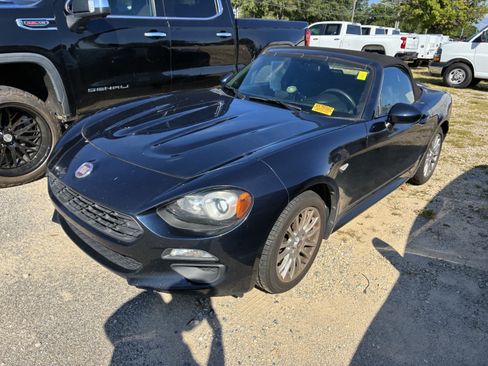 Used 2018 FIAT 124 Spider Classica w/ Technology & Siriusxm Group RWD image 3